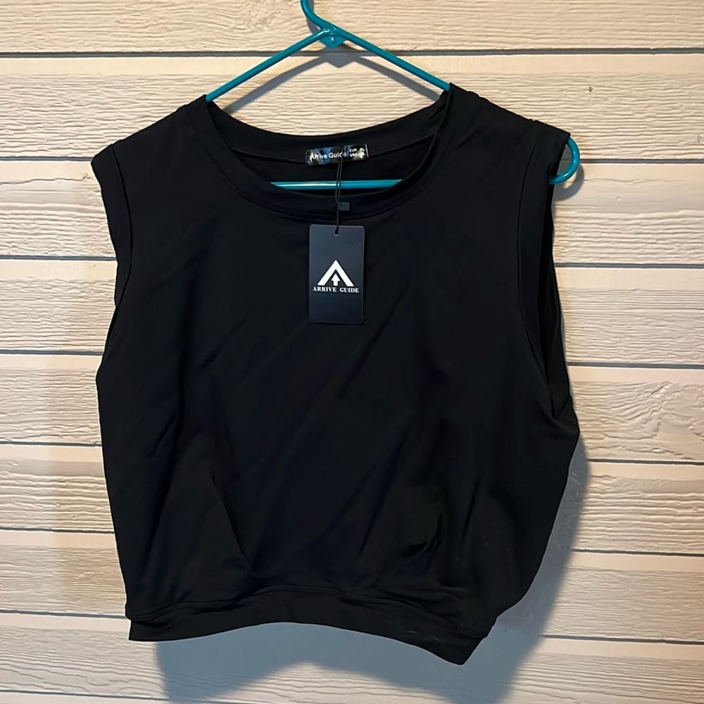 NWT Women’s Arrive Guide XL cropped sleeveless shirt.